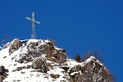 34 Zoom sulla croce del Monte Castello